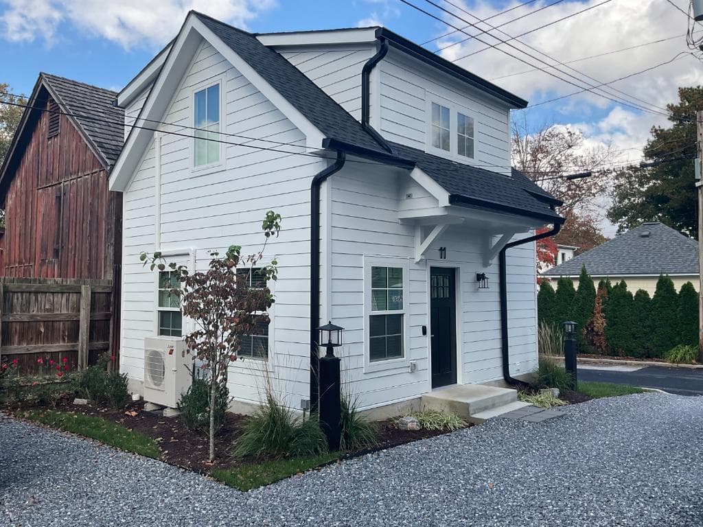 Primrose Apartments: The Cottage and Duplex